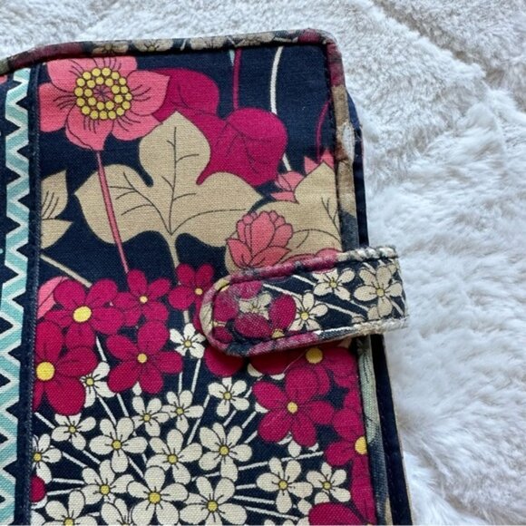 Vera Bradley | Happy Snails | Passport Cover - Picture 4 of 11